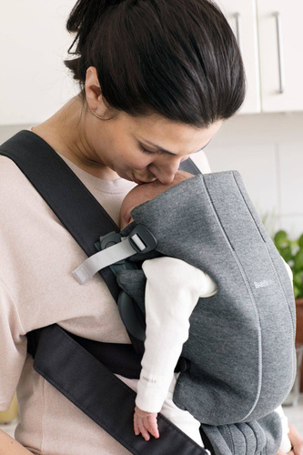 BABYBJORN MINI 3D Jersey – nosidełko, Ciemny Szary
