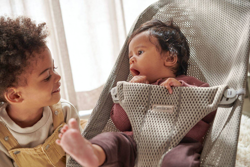 BABYBJORN - leżaczek BLISS MESH, szarobeżowy + zabawka Soft Friends